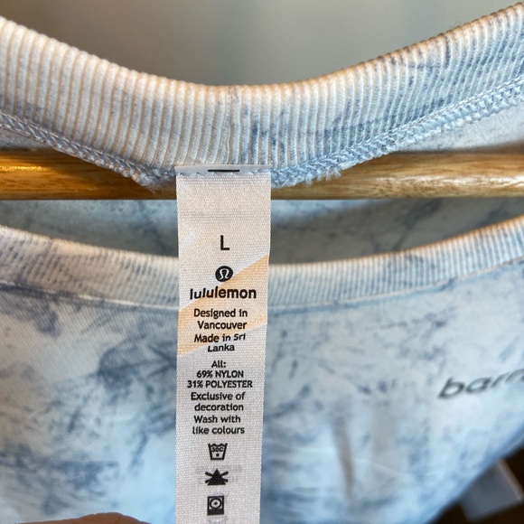 Lululemon Train to be tank - Picture 2 of 3